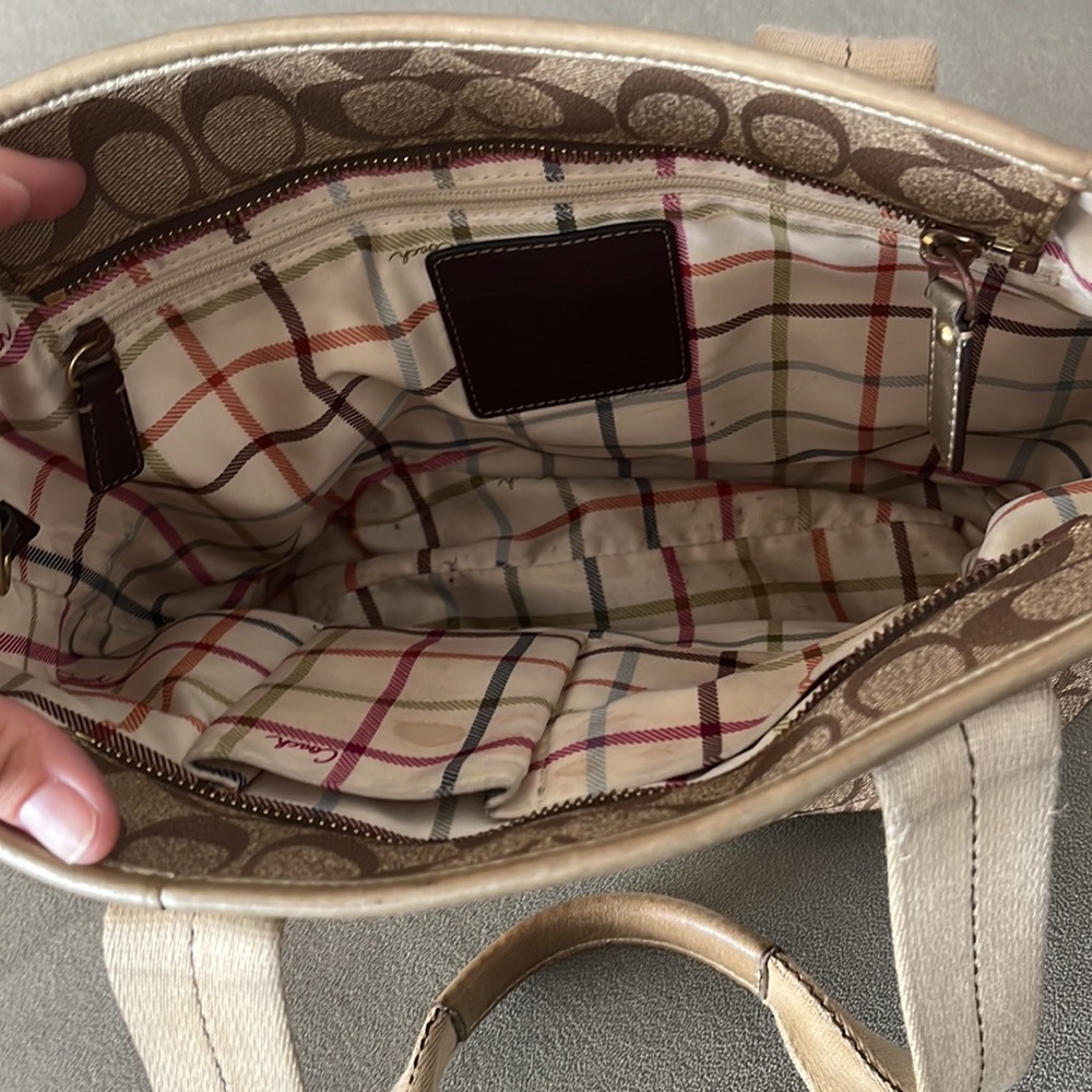 Coach bag!! - Picture 4 of 9